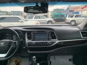 Toyota Highlander Limited 4dr SUV AWD (3.5L 6cyl 6A) 2015 Silver