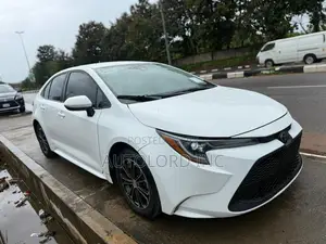 Toyota Corolla LE 2022 White