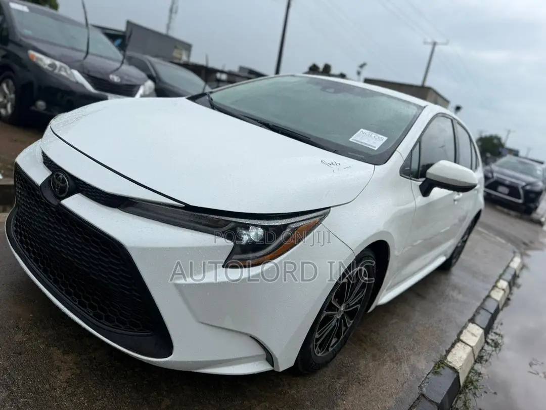 Toyota Corolla LE 2022 White