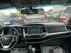 Toyota Highlander XLE V6 4x4 (3.5L 6cyl 6A) 2016 Black