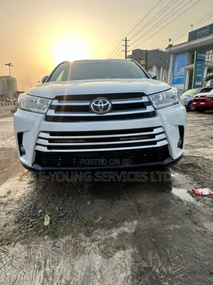 Toyota Highlander XLE 4dr SUV AWD (3.5L 6cyl 6A) 2014 White