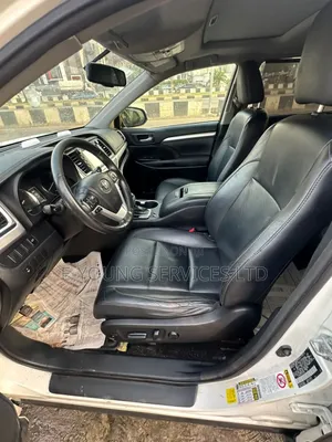 Toyota Highlander XLE 4dr SUV AWD (3.5L 6cyl 6A) 2014 White