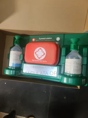 Emergency Eyewash/ Flush With First Aid Kit