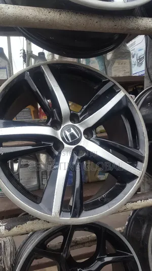 Is for 2006 and 2017 Honda Pilot Rim Size 19