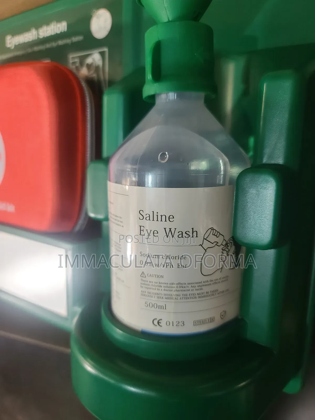 Emergency Eyewash/ Flush With First Aid Kit
