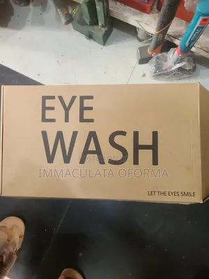 Emergency Eyewash/ Flush With First Aid Kit
