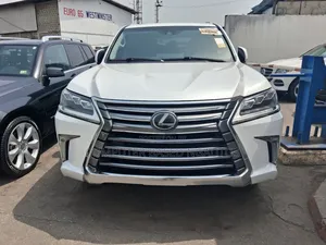Lexus LX 570 AWD 2019 White