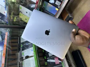 Laptop Apple MacBook Pro 2020 M1 8GB Intel Core I5 SSHD (Hybrid) 256GB