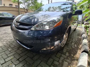 Toyota Sienna LE 2009 Gray
