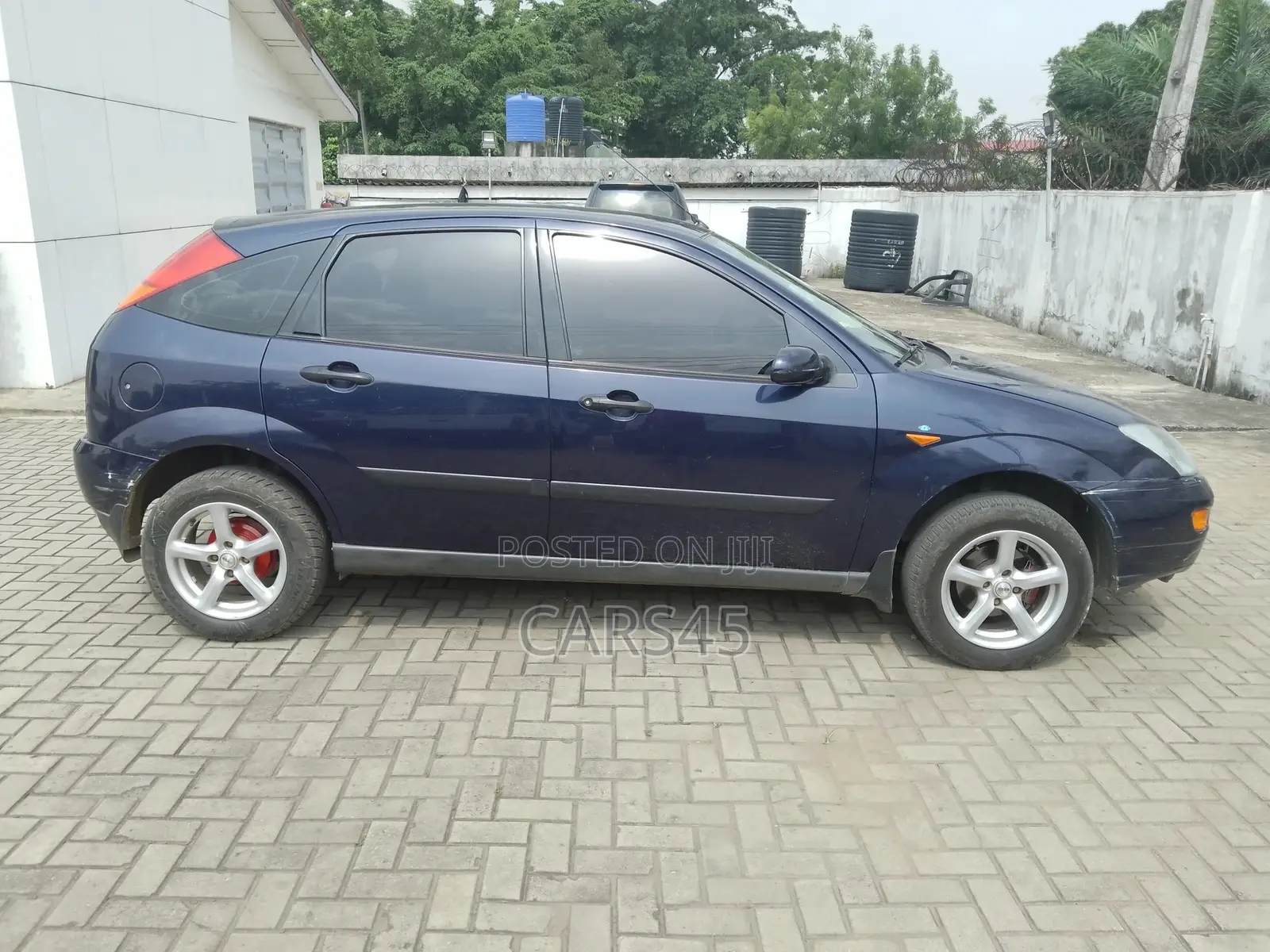 Ford Focus 2000 Blue