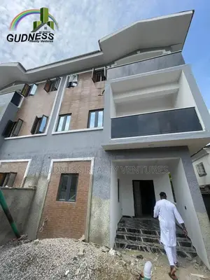 4bdrm Duplex in Chevron for rent