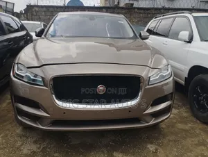 Jaguar F-Pace 35t Prestige 2017 Gold
