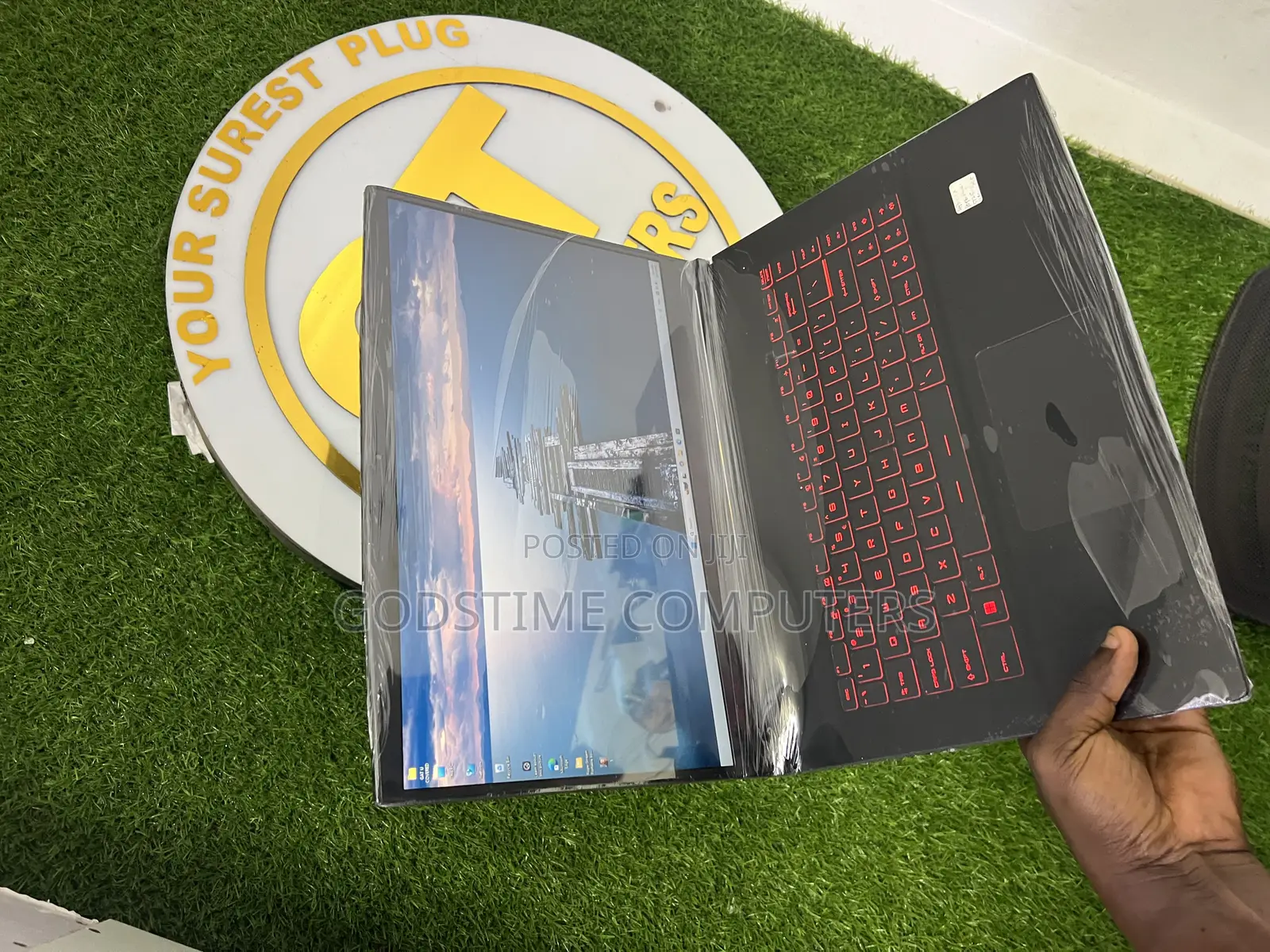 New Laptop MSI 16GB Intel Core i5 SSD 512GB