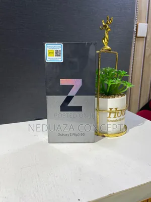 New Samsung Galaxy Z Flip 3 256 GB Gold