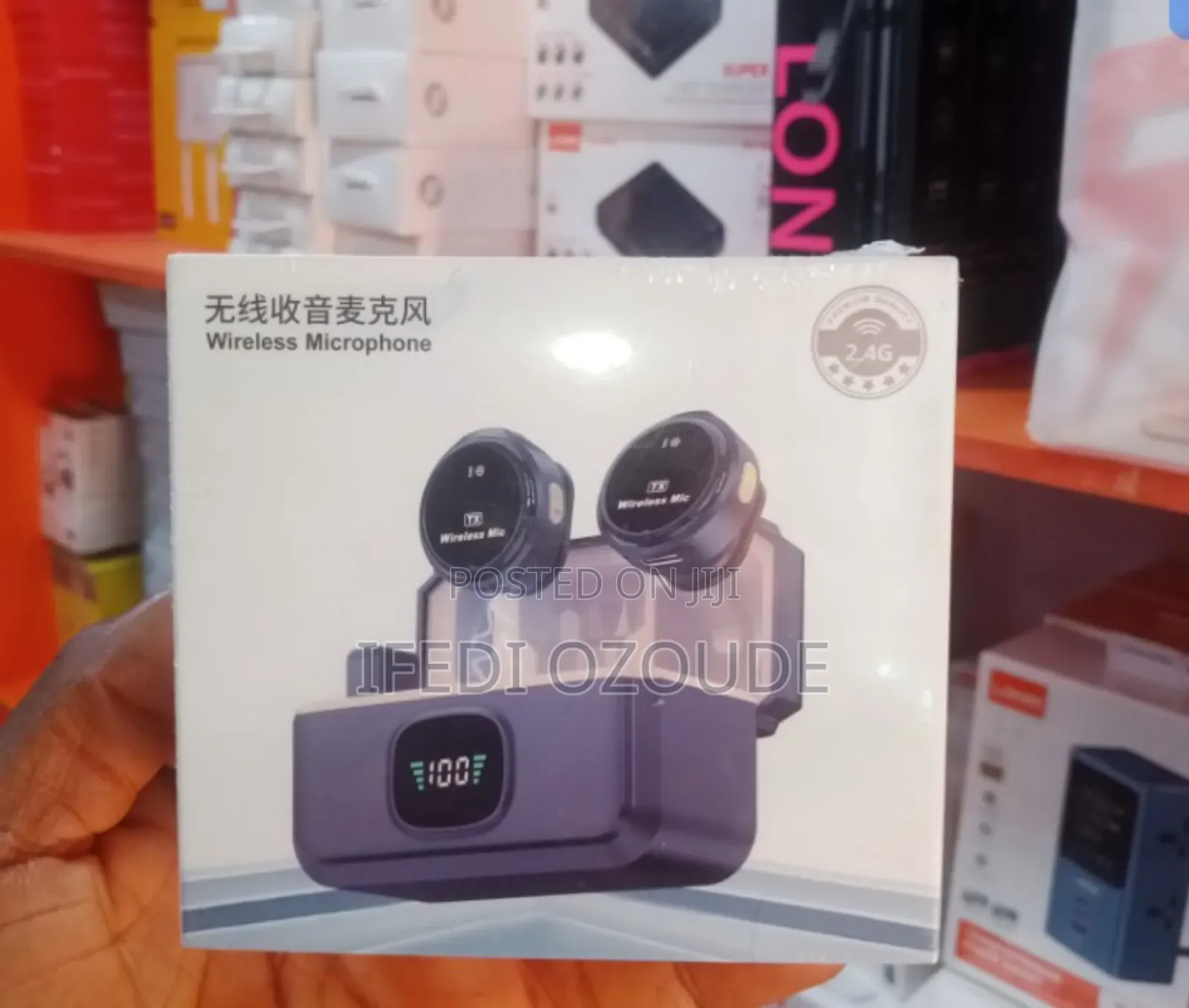 Q8 Wireless Lavalier Microphone With Charging Case.