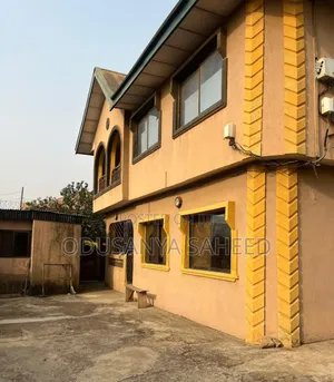 3bdrm Block of Flats in Old Nepa, Odonguyan, for sale