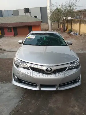 Toyota Camry SE 4dr Sedan (2.5L 4cyl 6A) 2014 Silver