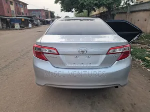 Toyota Camry LE 4dr Sedan (2.5L 4cyl 6A) 2014 Silver