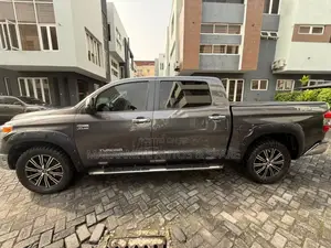 Toyota Tundra Limited 5.7L V8 4x4 CrewMax 5.6 ft. box 145.7 in. WB 2019