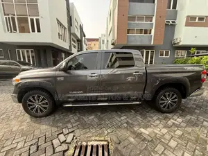 Toyota Tundra Limited 5.7L V8 4x4 CrewMax 5.6 ft. box 145.7 in. WB 2019