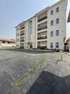 3bdrm Apartment in Lekki Phase 1 for rent