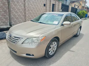Toyota Camry XLE V6 4dr Sedan (3.5L 6cyl 6AM) 2009 Gold