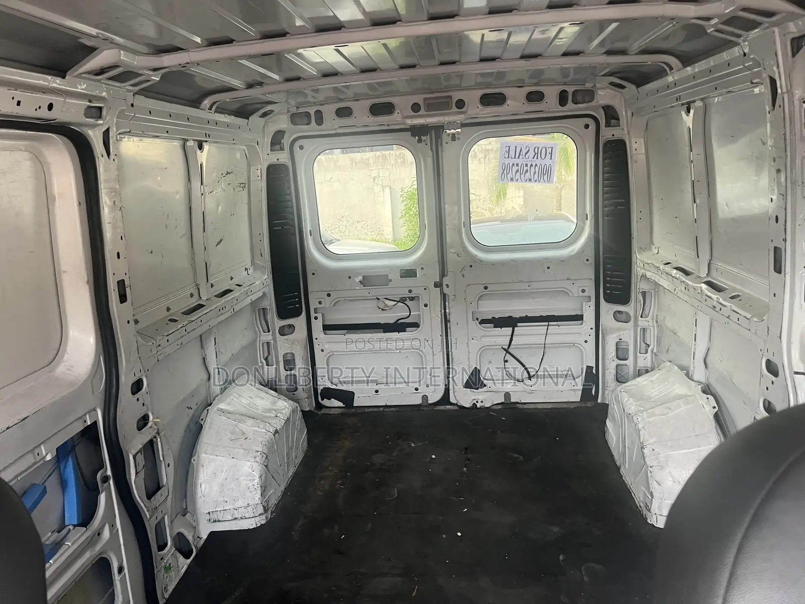 Dodge B3500 2017 White