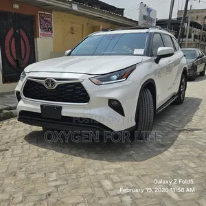 Toyota Highlander XLE 2021 White