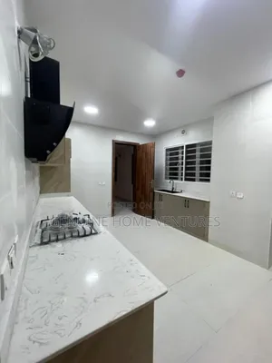 4bdrm Duplex in Chevron for rent