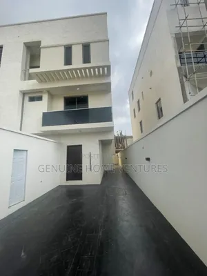 4bdrm Maisonette in Lekki Phase 1 for rent