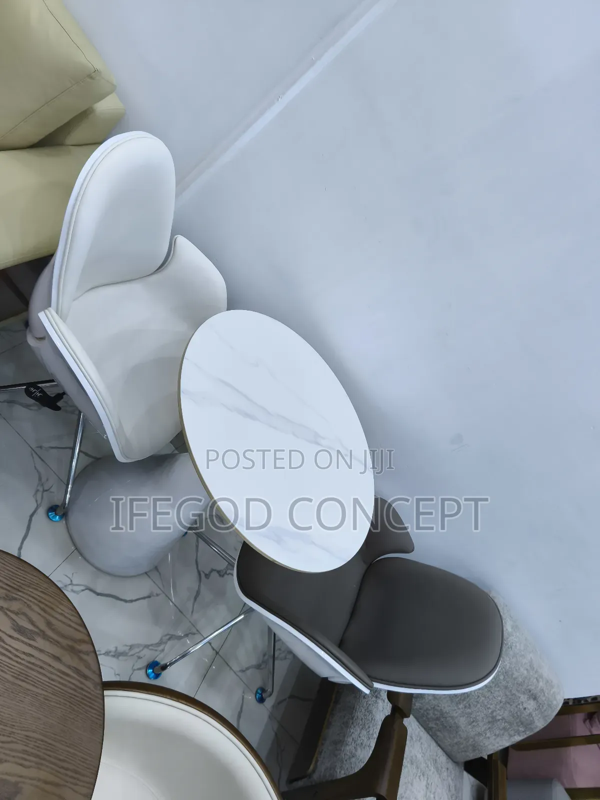 Ante Room Chair And Table