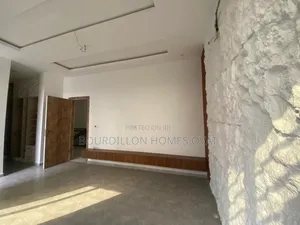 4bdrm Duplex in Harris Drive By Vgc for rent