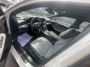 Toyota Avalon XLE 2021 White