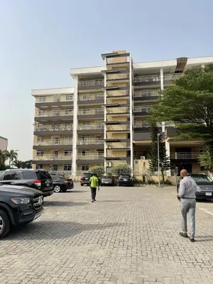3bdrm Apartment in Lekki Phase 1 for rent