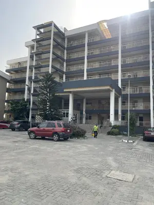 3bdrm Apartment in Lekki Phase 1 for rent