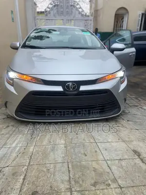 Toyota Corolla 2025 Silver