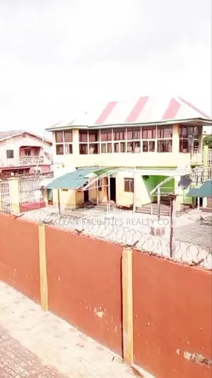 8bdrm House in Bucknor for sale