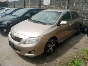 Toyota Corolla LE 4dr Sedan (1.8L 4cyl 4A) 2010 Gold
