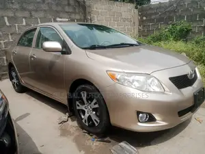 Toyota Corolla LE 4dr Sedan (1.8L 4cyl 4A) 2010 Gold