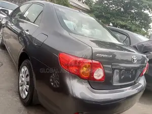 Toyota Corolla LE 4dr Sedan (1.8L 4cyl 4A) 2010 Gray