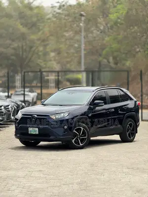 Toyota RAV4 XLE FWD 2020 White