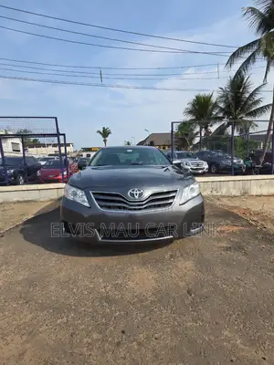Toyota Camry LE 4dr Sedan (2.5L 4cyl 6A) 2011 Gray