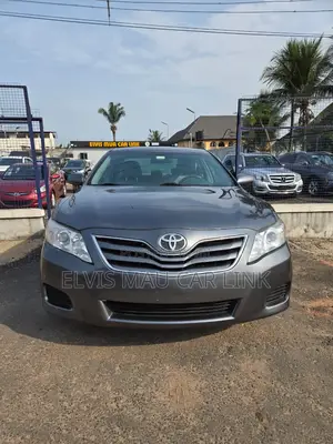 Toyota Camry LE 4dr Sedan (2.5L 4cyl 6A) 2011 Gray