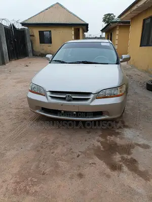 Honda Accord 2001 Gold