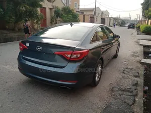 Hyundai Sonata SE 2017 Blue