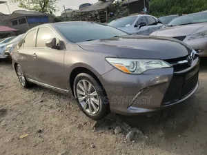 Toyota Camry XLE 4dr Sedan (3.5L 6cyl 6A) 2017 Gray