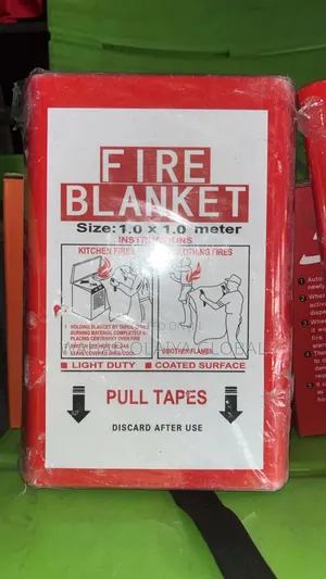 1x1m Fiberglass Fire Blanket – 550°C Heat Resistant
