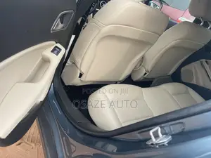 Mercedes-Benz GLA 250 2016 Blue