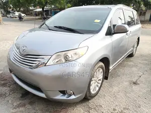 Toyota Sienna 2013 Silver