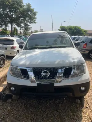Nissan Frontier S 4dr Crew Cab 4WD 5.0 ft. SB (4.0L 6cyl 5A) 2015 White